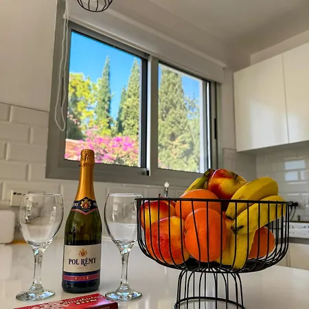 Apartment Modern 2br With Pool, Veranda & Garden In Paphos