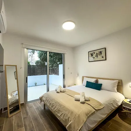 Modern 2br With Pool, Veranda & Garden In *