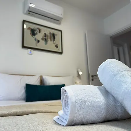 Modern 2br With Pool, Veranda & Garden In Apartment Paphos