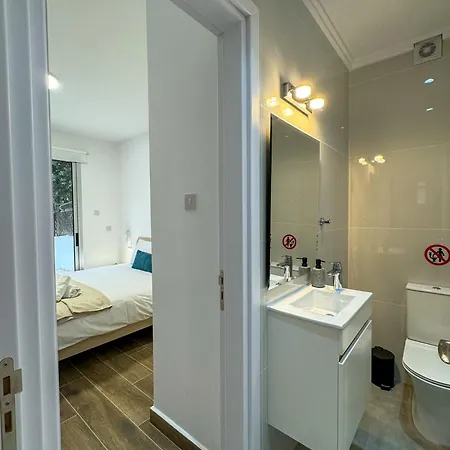 Modern 2br With Pool, Veranda & Garden In Paphos